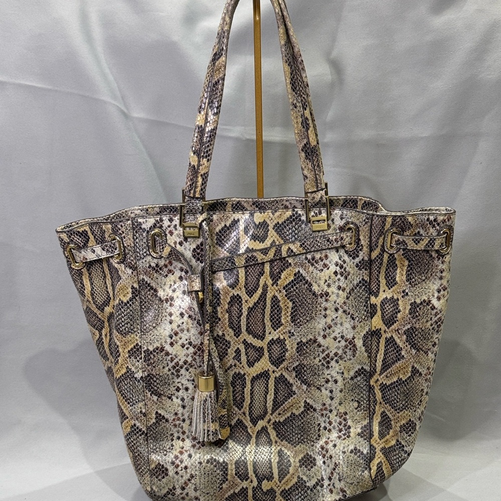 G.I.L.I. Snake-Embossed Leather Tote | Footed | Protective Plastic on Lock - Picture 9 of 10